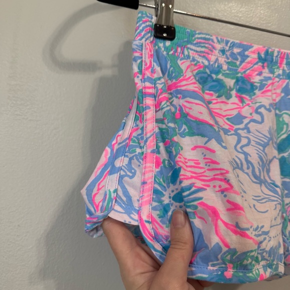 Lilly Pulitzer Girl’s Pink Blue Floral Shorts Size L 8/10 - Picture 3 of 4